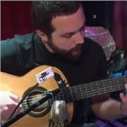 Clases de guitarra y ukelele siguiendo un método creativo
